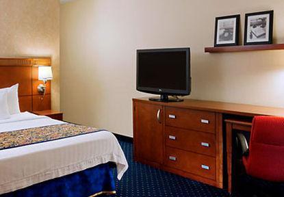 Courtyard By Marriott Drive 3*
