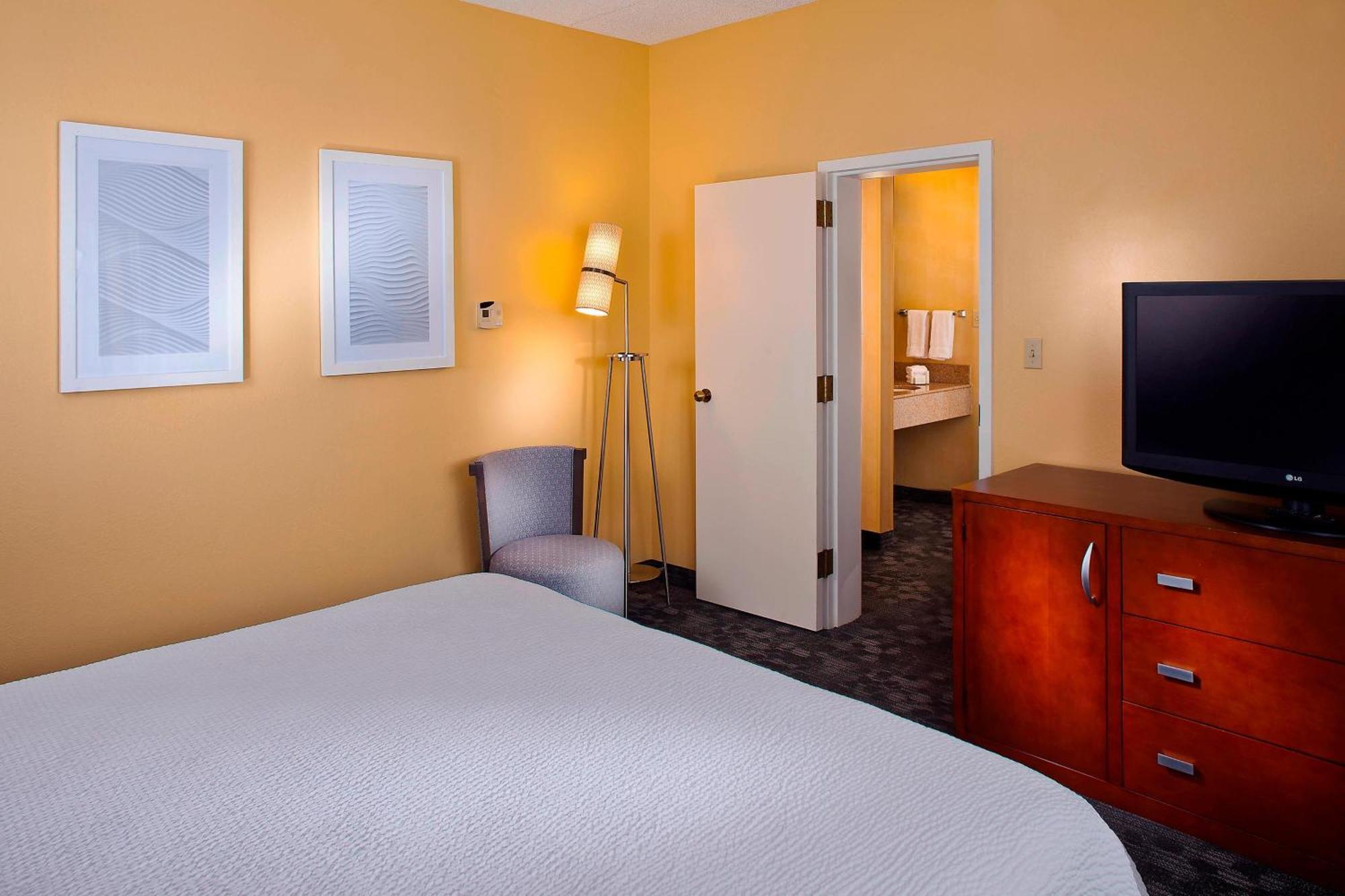 Courtyard By Marriott Drive 3*