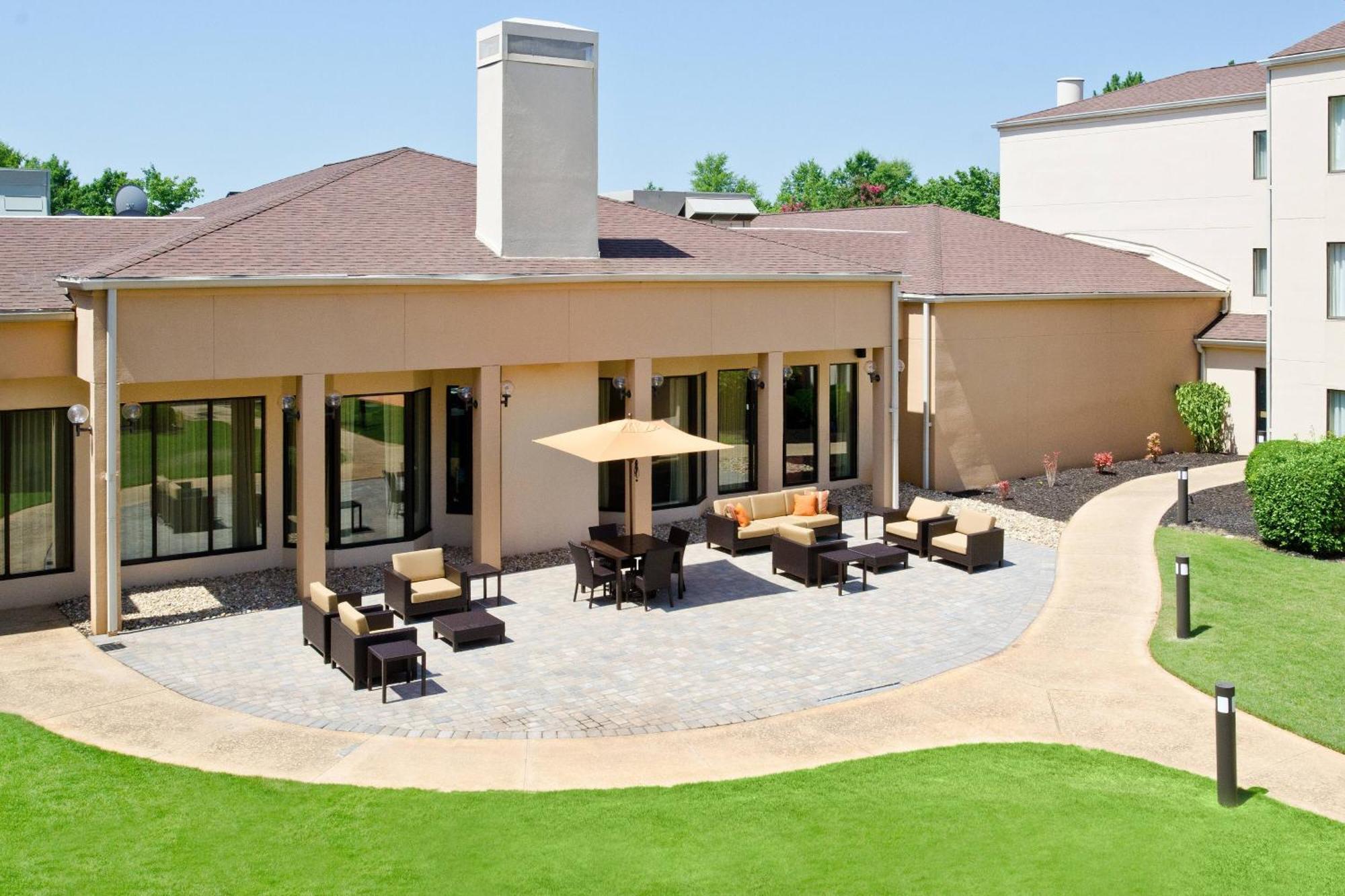 Courtyard By Marriott Drive